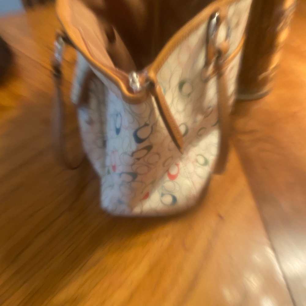 Cream colored bag with multicolored circles. - Picture 7 of 7